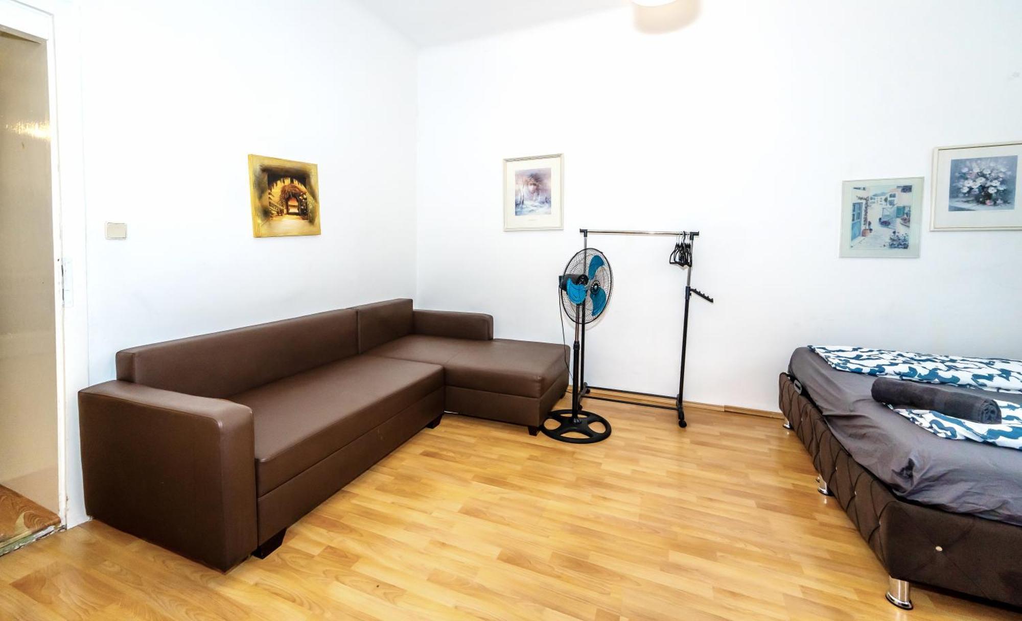 Family - 7 Minutes To Schoenbrunn Palace Homestay