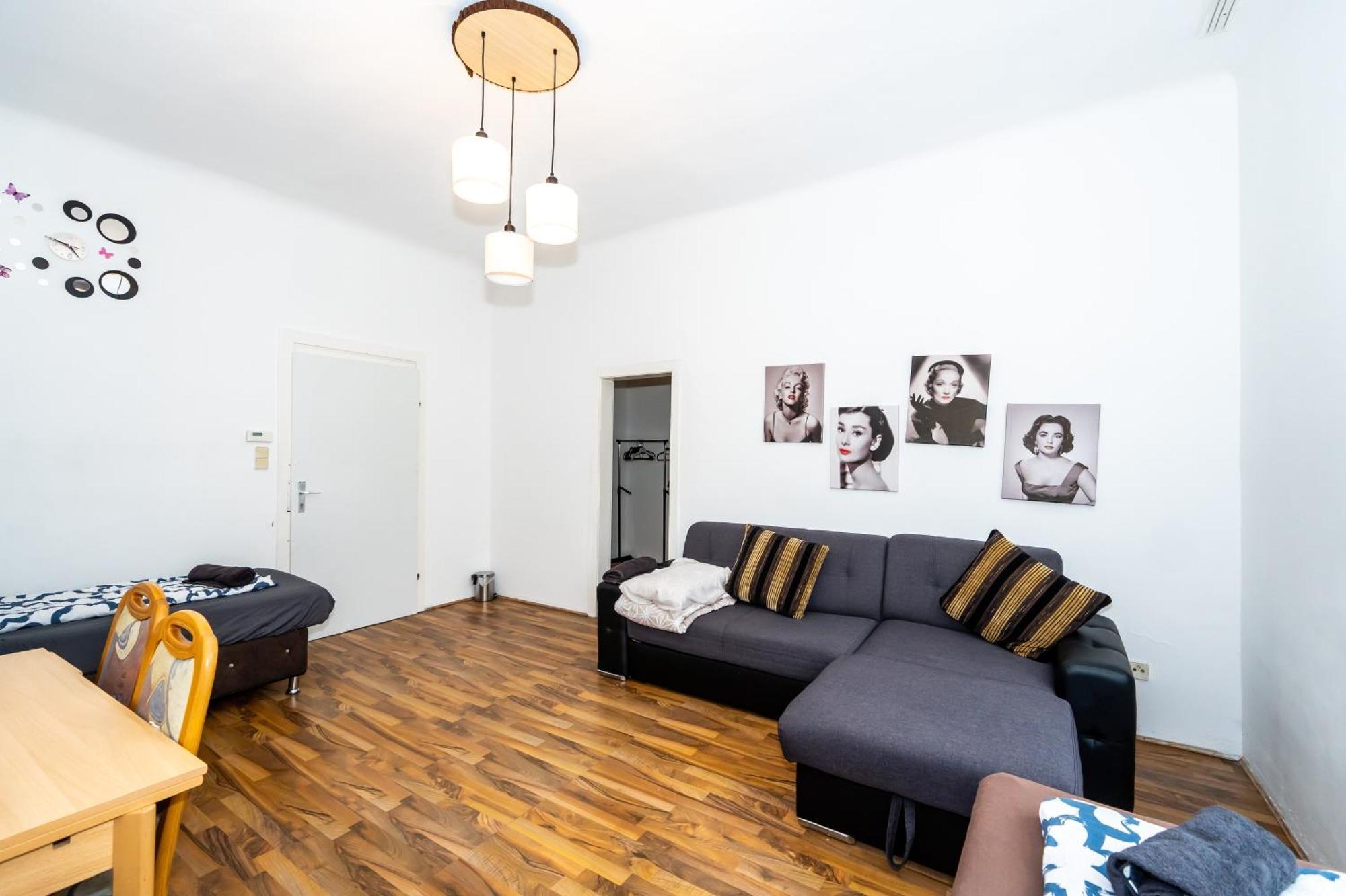 Homestay Family - 7 Minutes To Schoenbrunn Palace Vienna