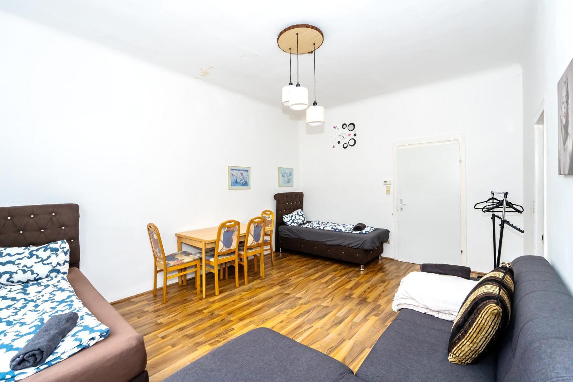 Family - 7 Minutes To Schoenbrunn Palace Homestay