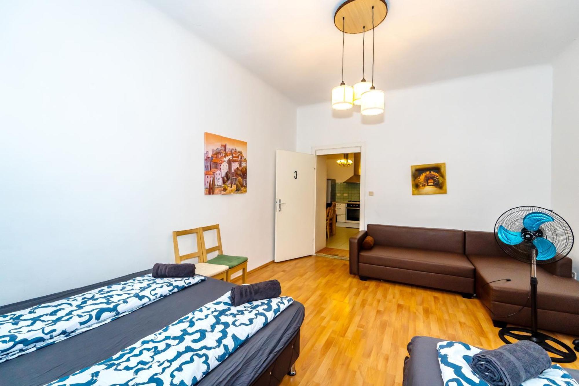 Family - 7 Minutes To Schoenbrunn Palace Homestay Vienna
